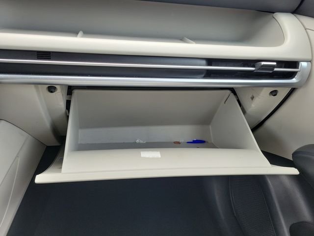 Used 2025 White Hyundai SEL image 29
