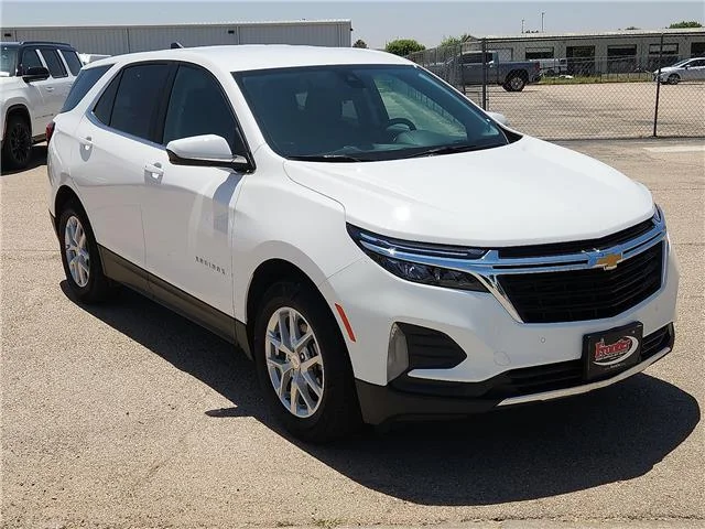 Used 2024 White Chevrolet LT w/1LT Front-Wheel Drive image 6