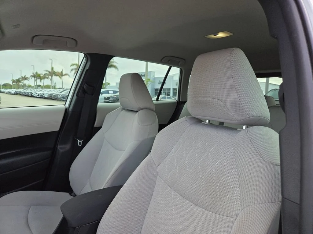 Used 2025 Pearl Toyota L image 27