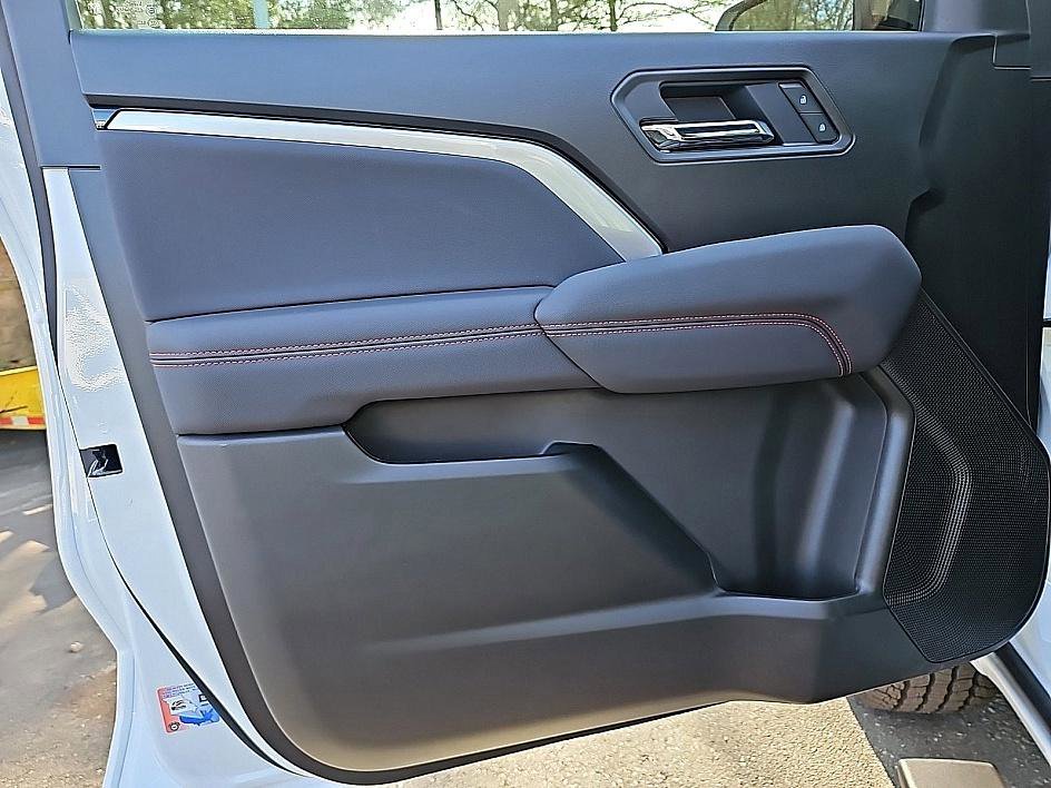 2025 Chevrolet Colorado Z71 - Photo 12