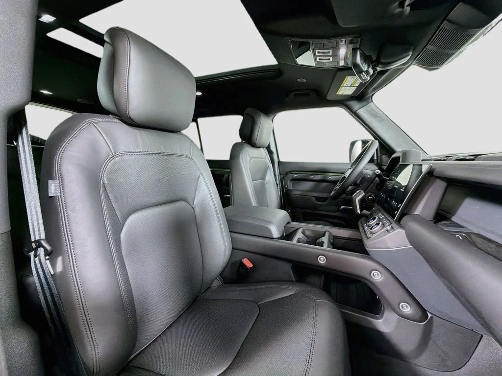 New 2026 Woolstone Green Land Rover X-Dynamic SE image 30
