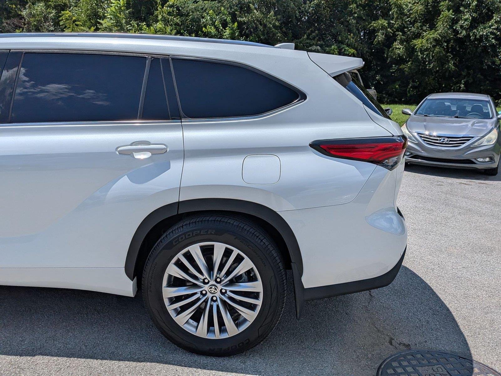 Used 2022 Wind Chill Pearl Toyota Platinum image 11