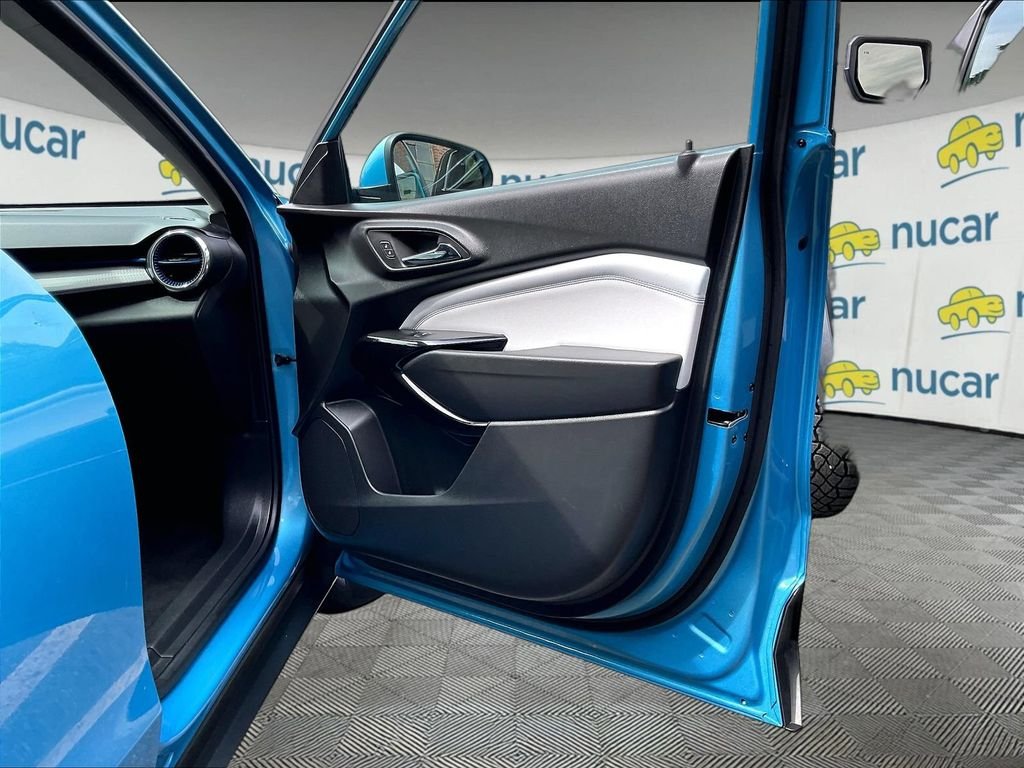 Used 2025 Blue Chevrolet LT image 12