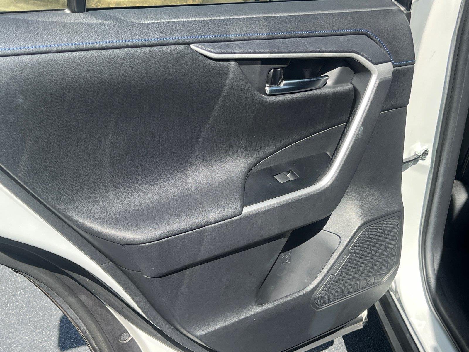Used 2021 Blizzard Pearl w/Midnight Black Metallic Roof Toyota XSE image 23