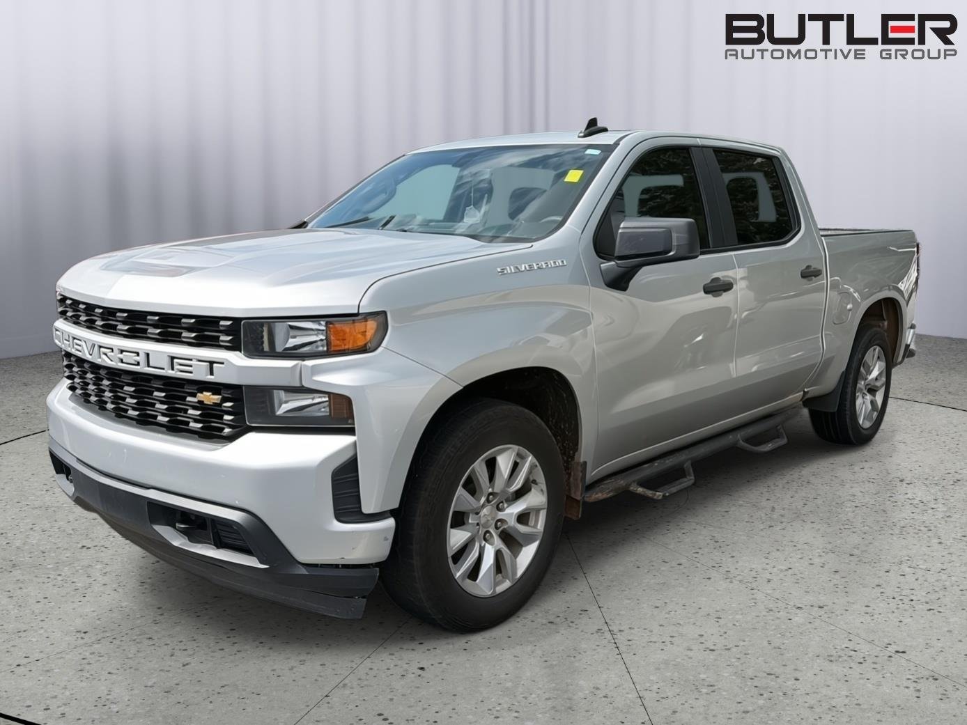 Used 2019 Silver Ice Metallic Chevrolet Custom image 2