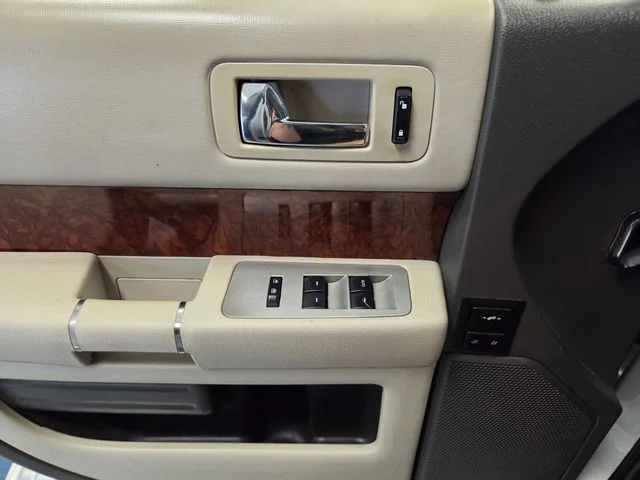 Used 2011 Silver Ford Limited image 31