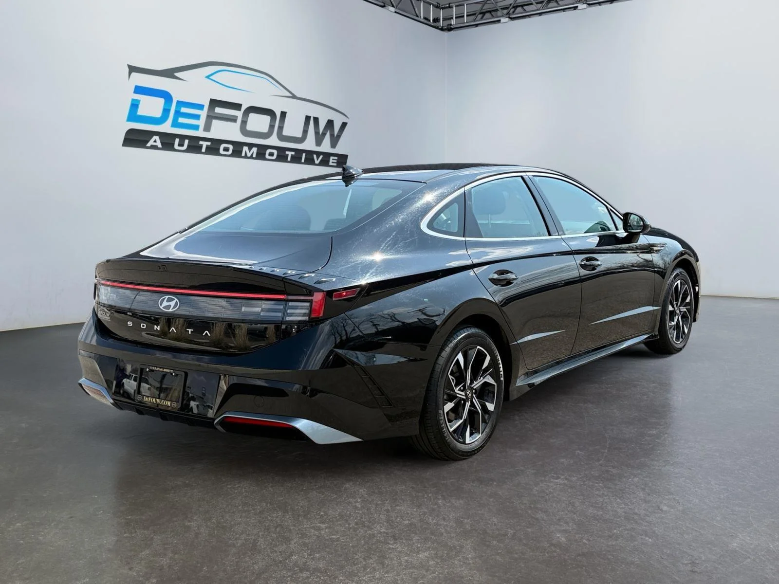 Used 2025 Abyss Black Hyundai SEL image 3