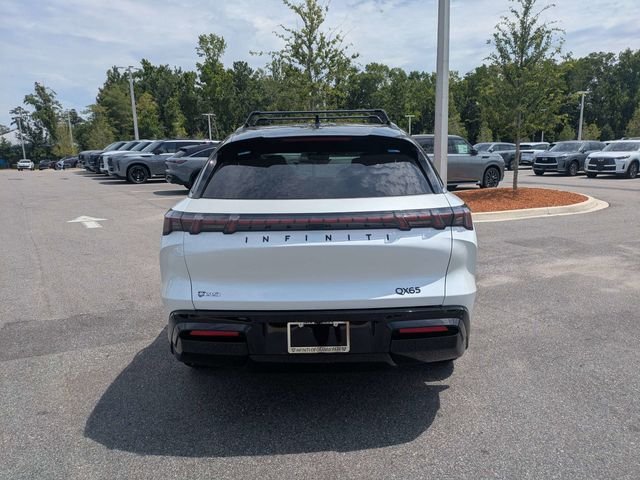 New 2027 2T RAD WHT INFINITI Autograph AWD image 4