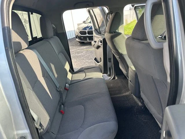 Used 2016 Silver Nissan SV image 13