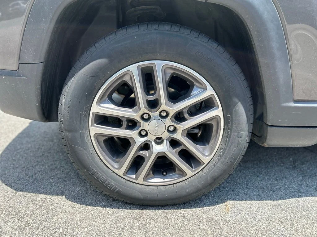 Used 2020 Gray Jeep Latitude image 14