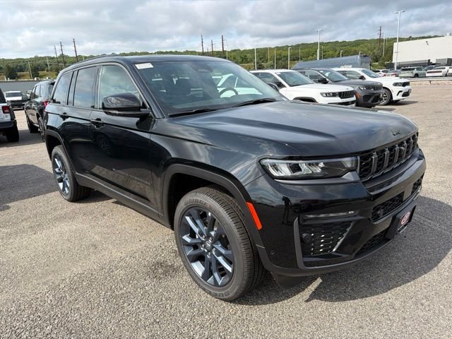 New 2026 Diamond Black Crystal Pearl-Coat Exterior Paint Jeep  image 1