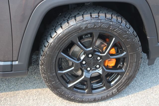 Used 2022 Gray Jeep Latitude image 35