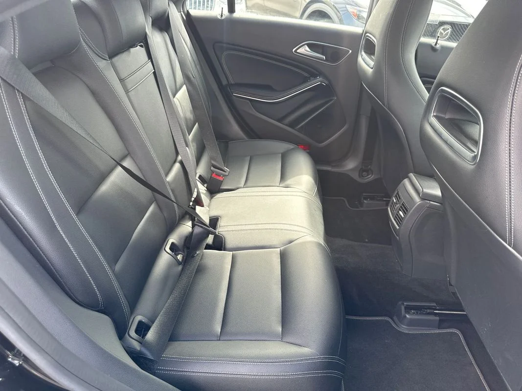 Used 2019 Black Mercedes-Benz 4MATIC® image 26