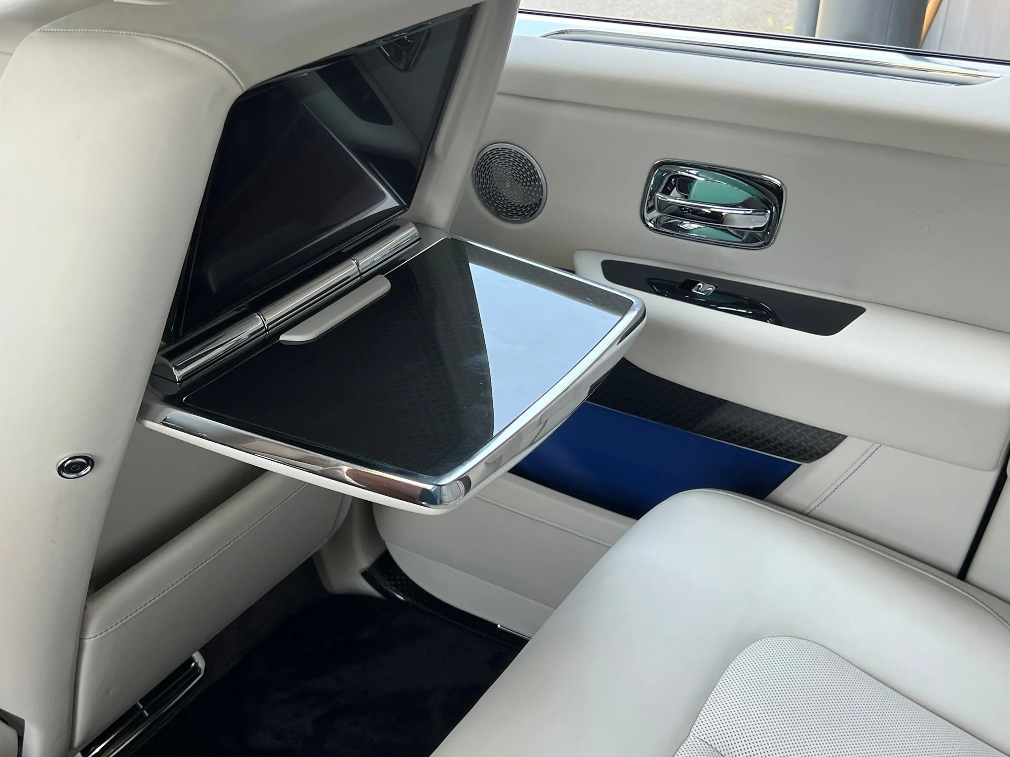 Used 2024 Blue Rolls-Royce Black Badge image 42