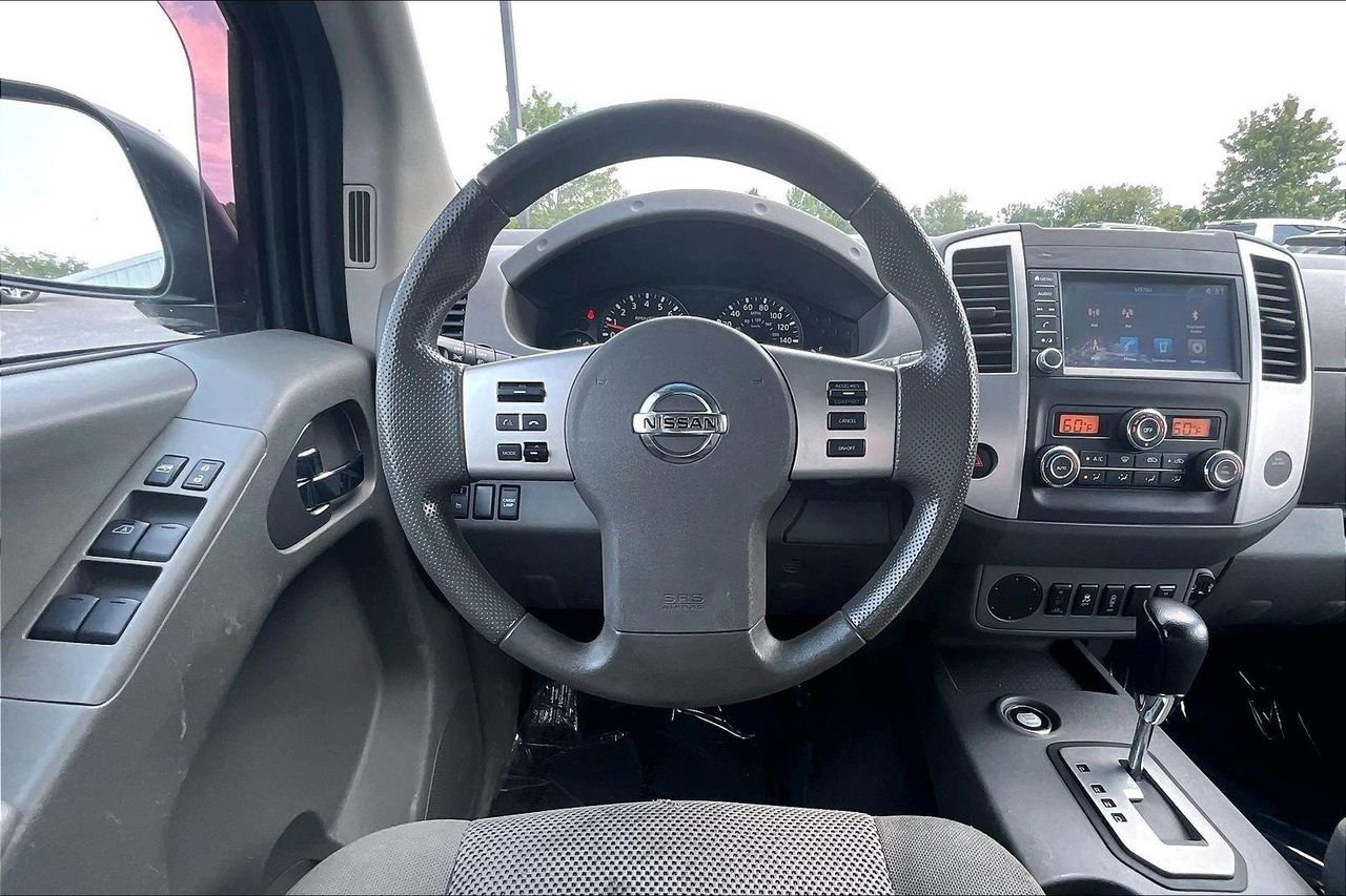 Used 2020 Glacier White Nissan Crew Cab SV 4x2 image 11