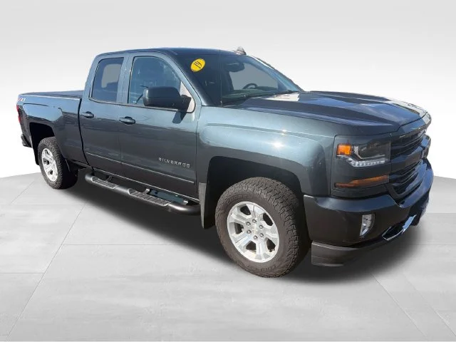 Used 2019 GRAPHITE METALLIC Chevrolet LT image 8