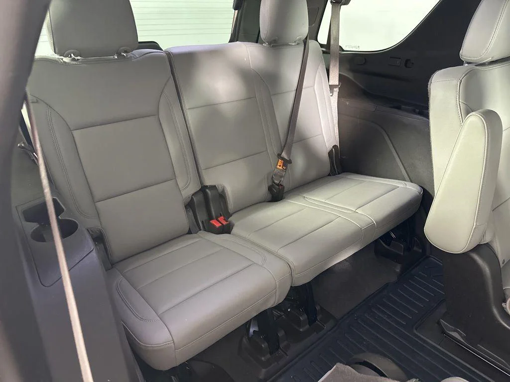 Used 2023 Pearl Chevrolet Z71 image 8