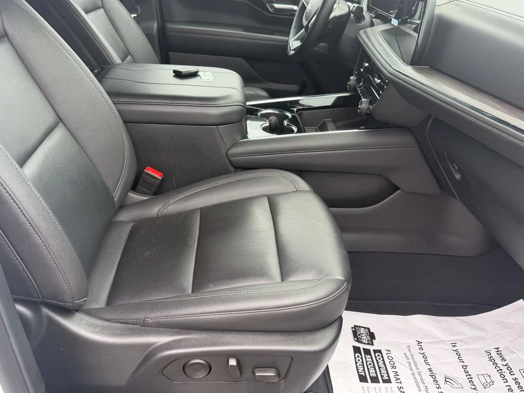 Used 2025 Summit White Chevrolet LT image 56