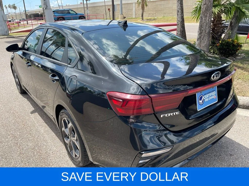 Used 2021 Black Kia LXS image 4