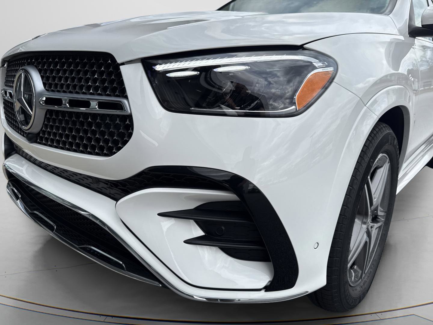 Certified Used 2026 Polar White Mercedes-Benz GLE 450 image 9
