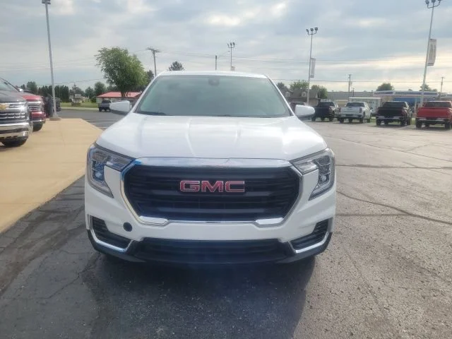 Used 2024 Summit White GMC SLE image 10