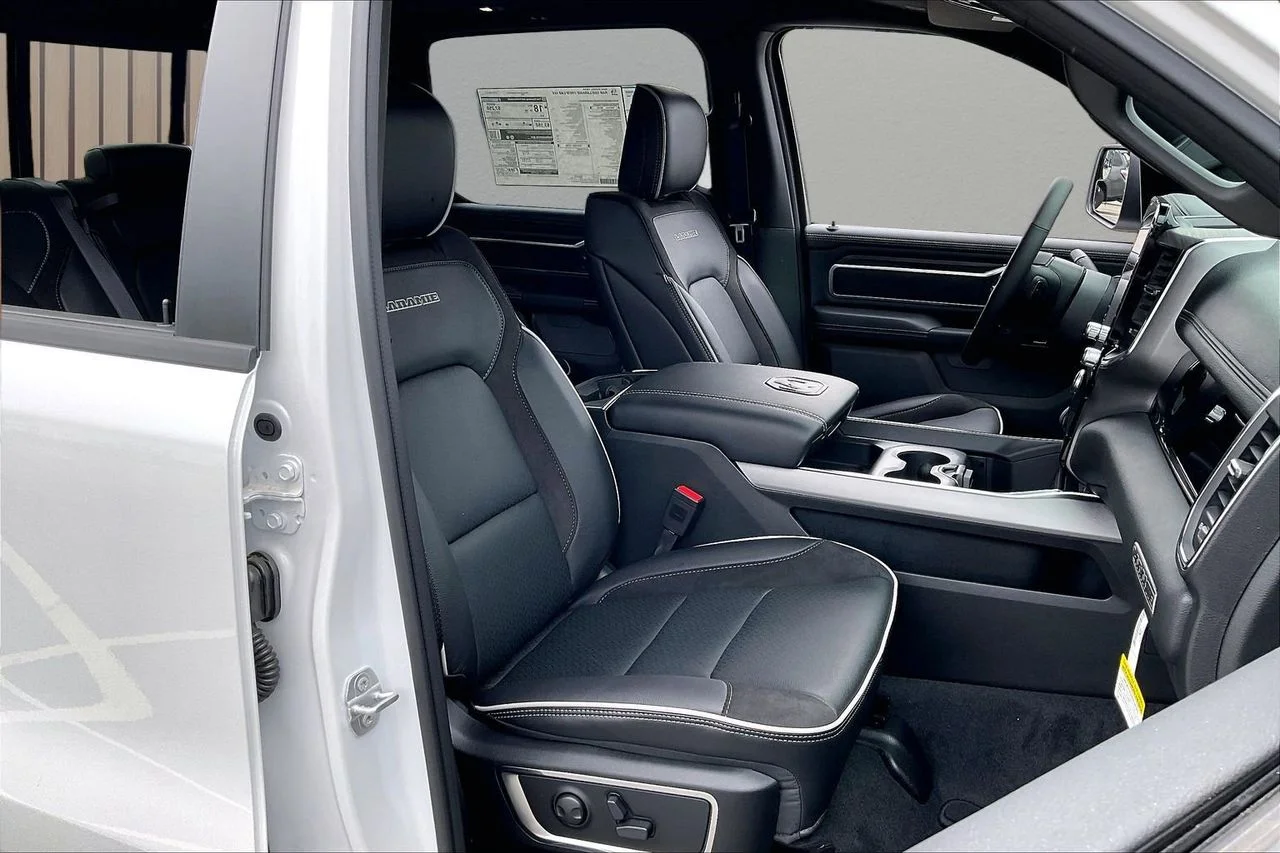 New 2026 Ivory White Tri-Coat Pearl-Coat Exterior Paint RAM Laramie image 23