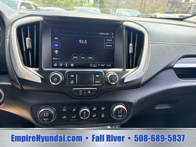 Used 2024 White GMC SLT image 32