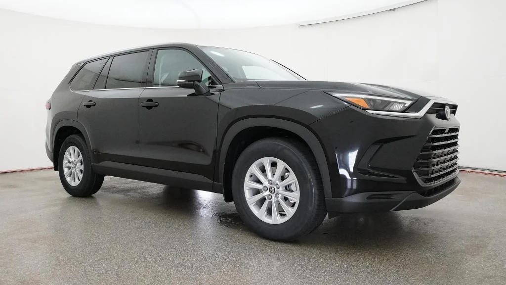 New 2026 Midnight Black Metallic Toyota XLE image 12