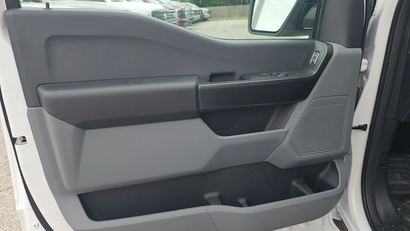 New 2026 Oxford White Ford XL 2WD image 11