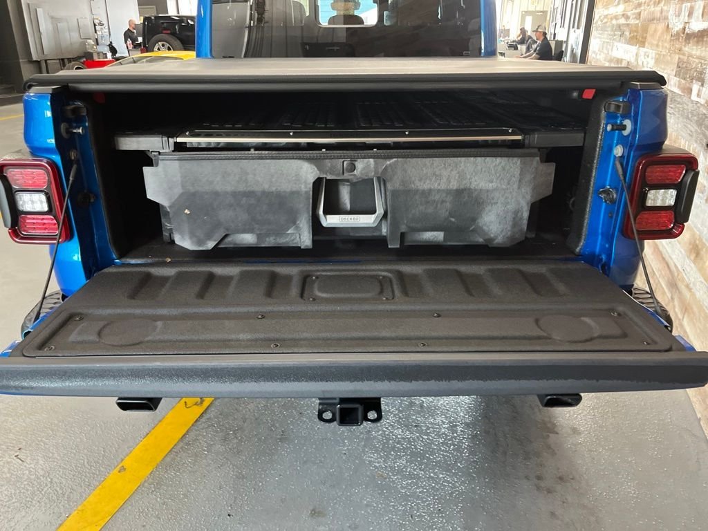 Used 2024 Blue Pearl Jeep Rubicon image 17