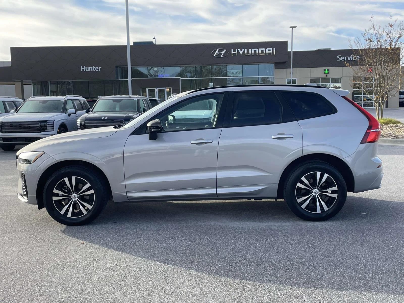 Used 2025 Silver Dawn Metallic Volvo Core image 26