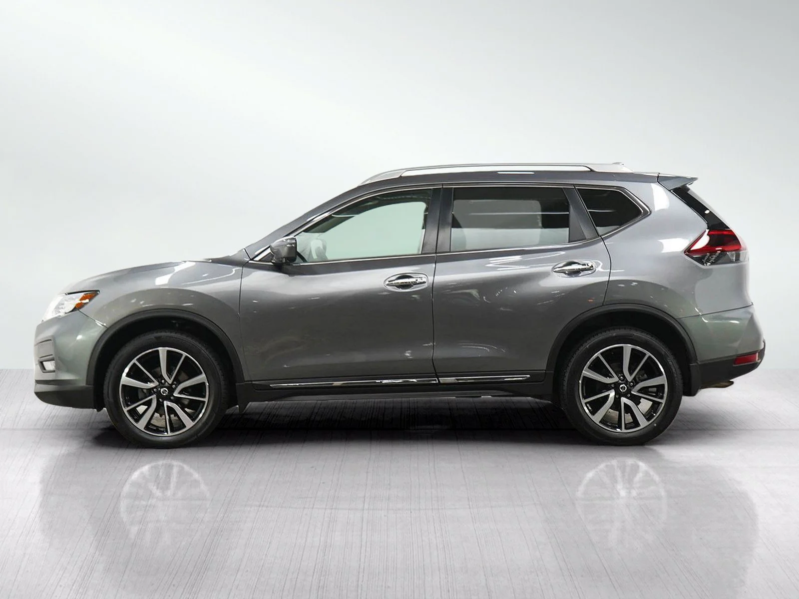 Used 2020 Nissan Rogue SL with VIN 5N1AT2MV8LC750905 for sale in Wayzata, Minnesota
