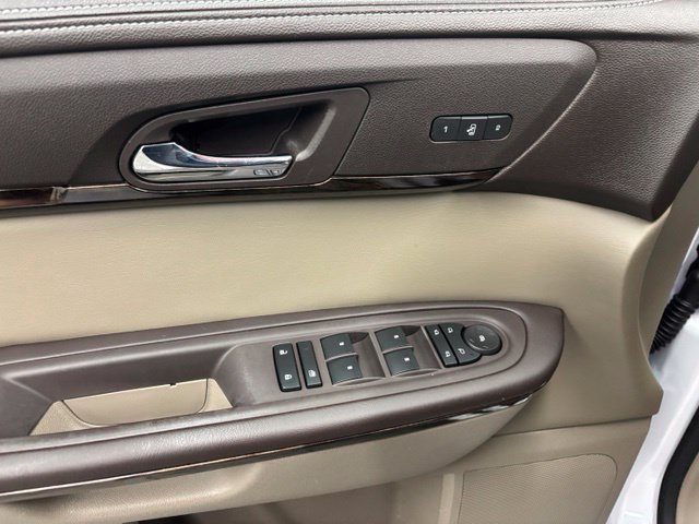 Used 2016 WHITE FROST TRICOAT GMC Denali image 19