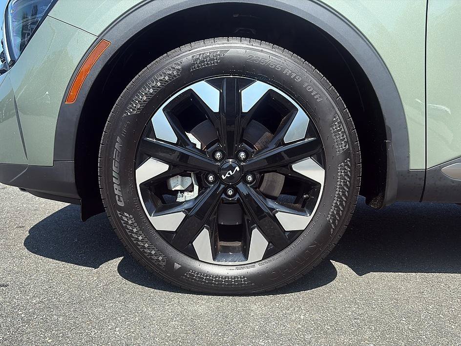 Used 2024 Jungle Green Kia X-Line image 9