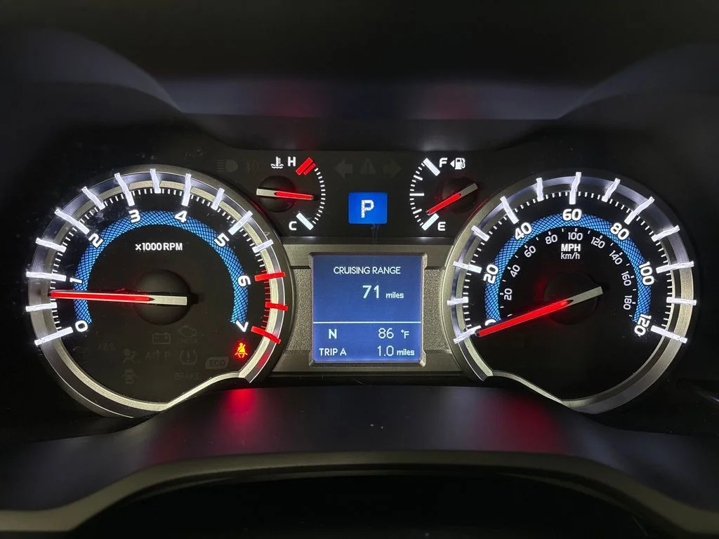 Used 2015 White Toyota SR5 image 20