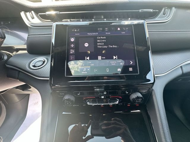 Used 2023 White Jeep Altitude image 18