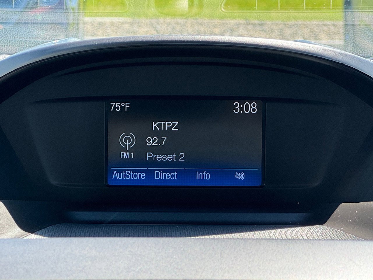Used 2018 Lightning Blue Metallic Ford SE image 16