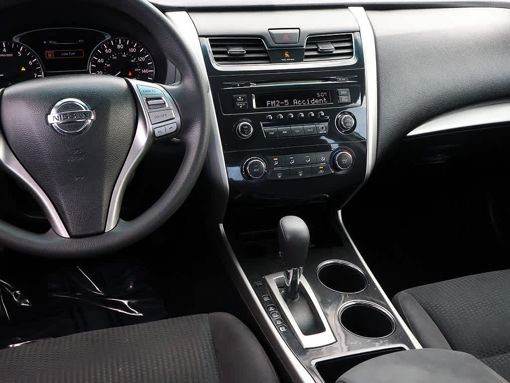 Used 2014 Brilliant Silver Metallic Nissan 2.5 S image 11