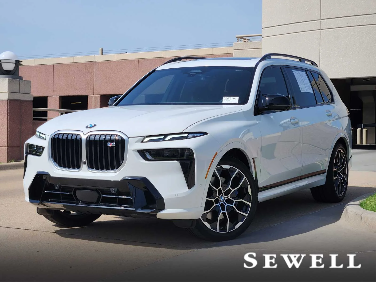 2025 BMW X7 M60i's photo