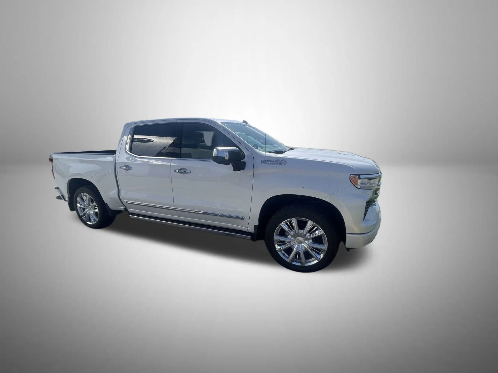 Used 2025 Beige Chevrolet High Country image 4