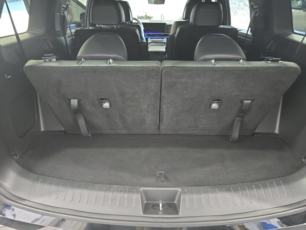 Used 2024 Silver Hyundai Calligraphy image 9