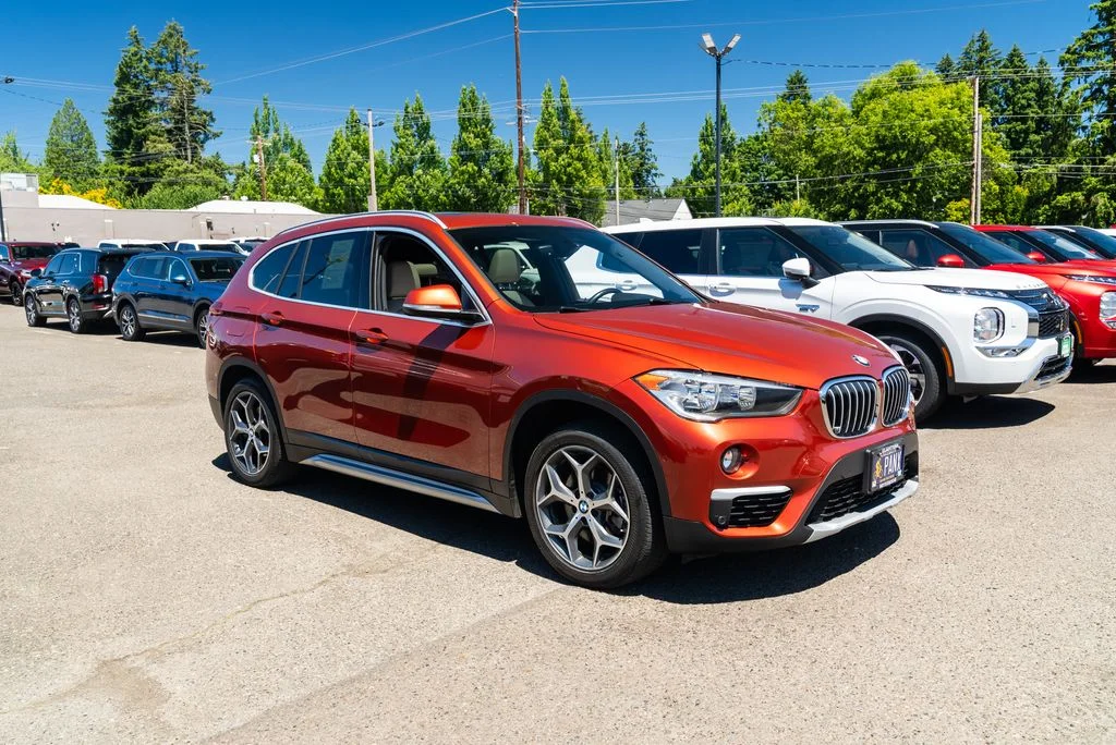 Used 2018 Orange BMW xDrive28i image 27