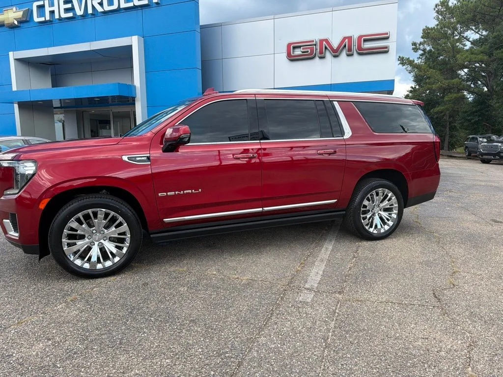 Used 2021 Cayenne Red GMC Denali image 2