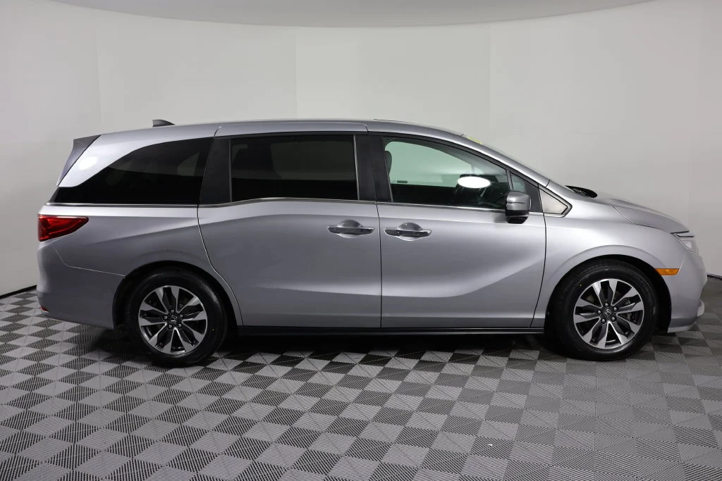 Used 2023 Lunar Silver Metallic Honda EX-L image 9