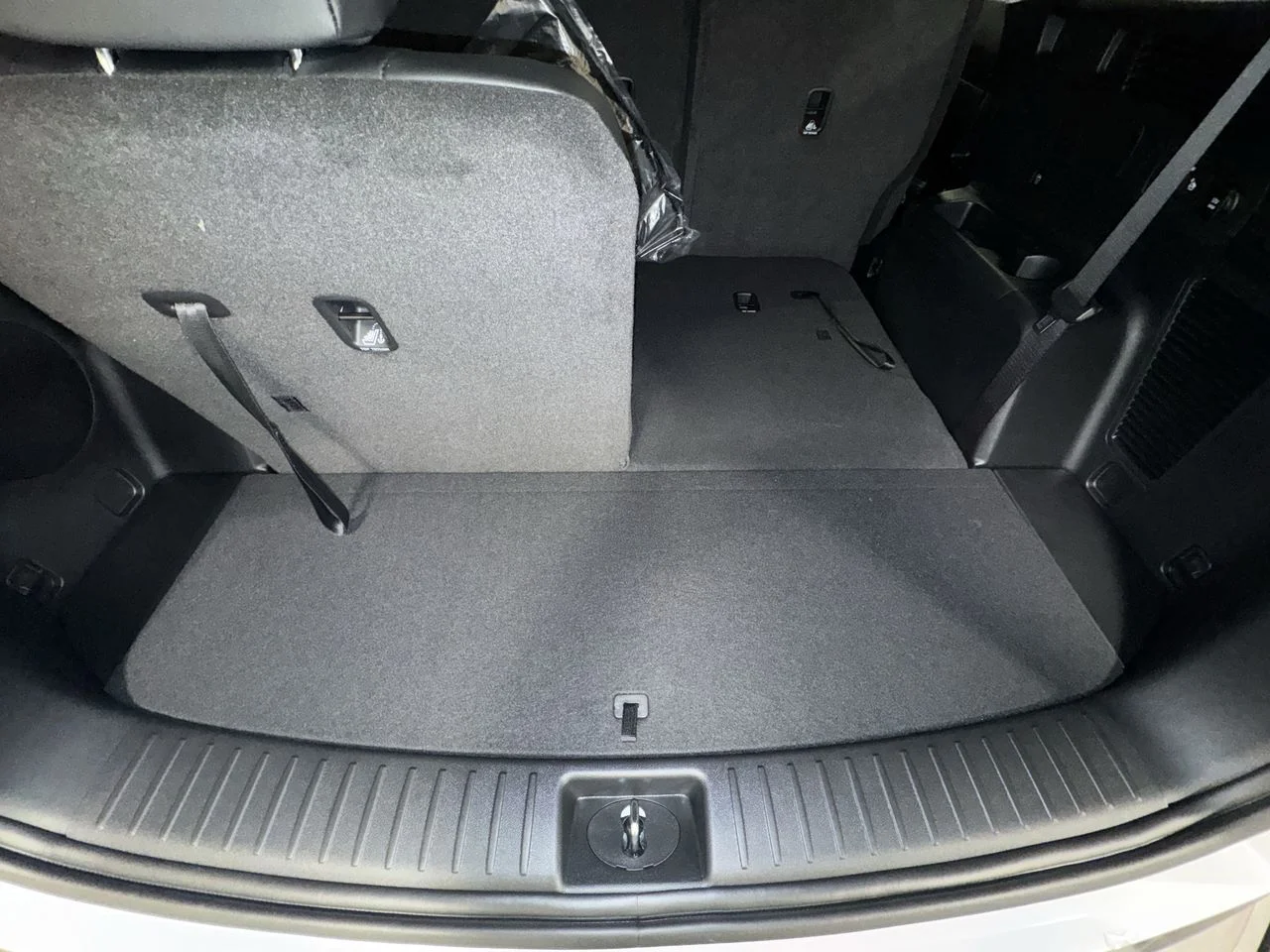 New 2026 Snow White Pearl Kia EX image 29