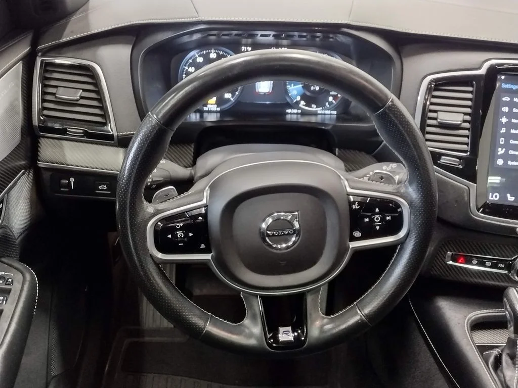 Used 2019 White Volvo T6 R-Design image 41