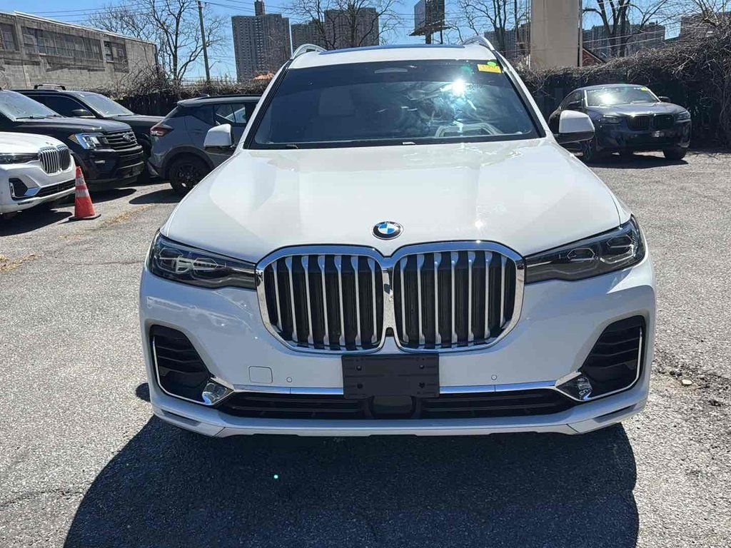 Used 2022 White BMW xDrive40i image 2