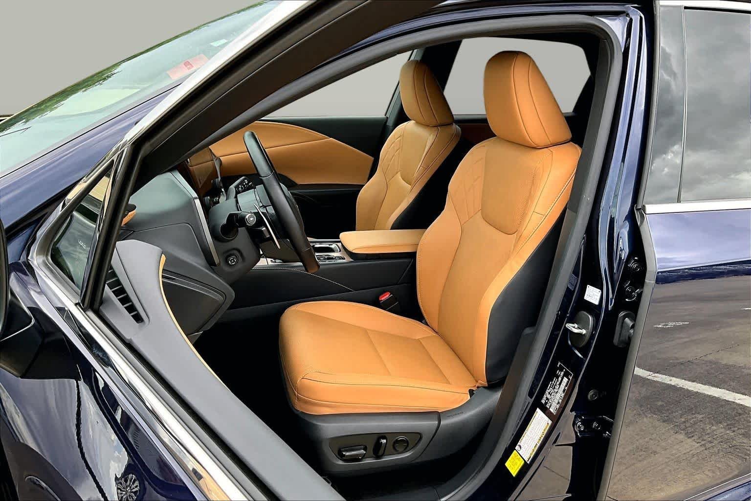 Used 2025 Nightfall Mica Lexus Premium image 8