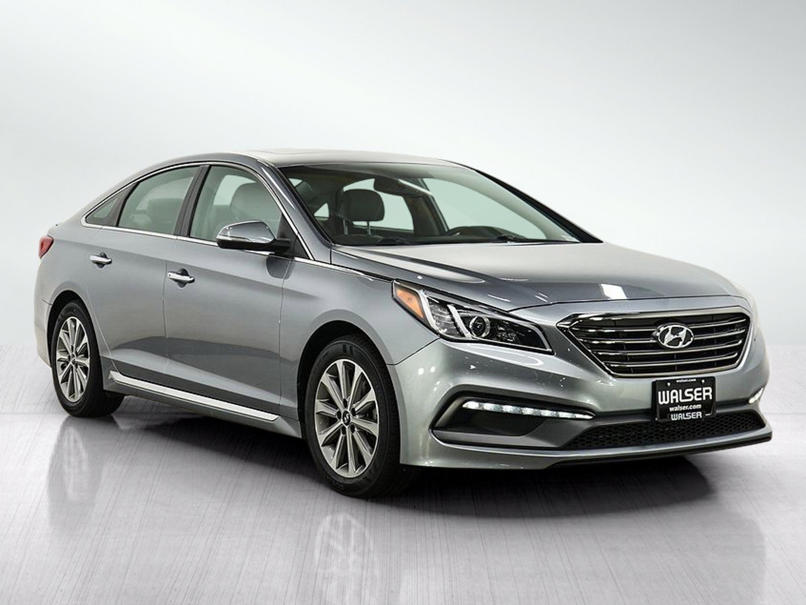 Used 2016 Shale Gray Metallic Hyundai 4dr Sdn 2.4L Limited image 8