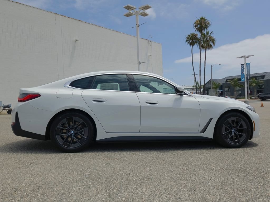 New 2026 Alpine White BMW eDrive40 image 3